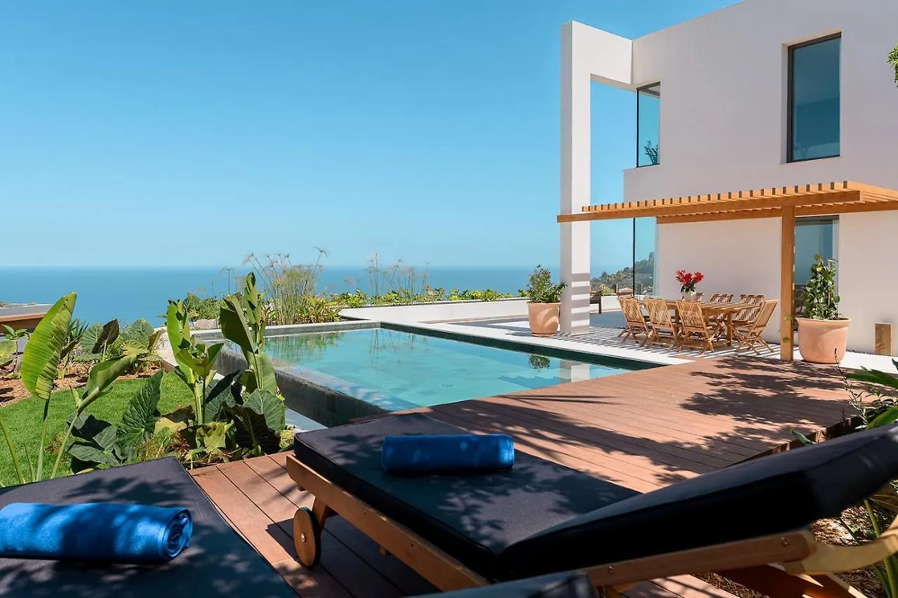 Serenity Villa On The Cliff With Climatized Pool 사우살